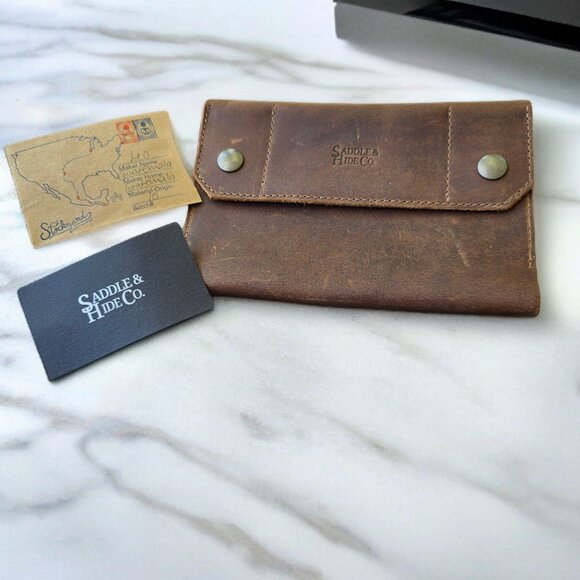 NWT SADDLE & HIDE CO Genuine Leather Check Book Cover Cash Wallet - Picture 1 of 8